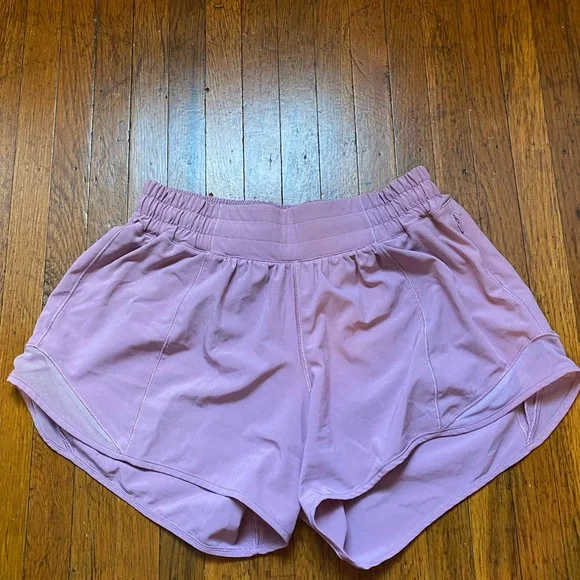 Lululemon LR 4 inch hotty hot shorts - Picture 2 of 2